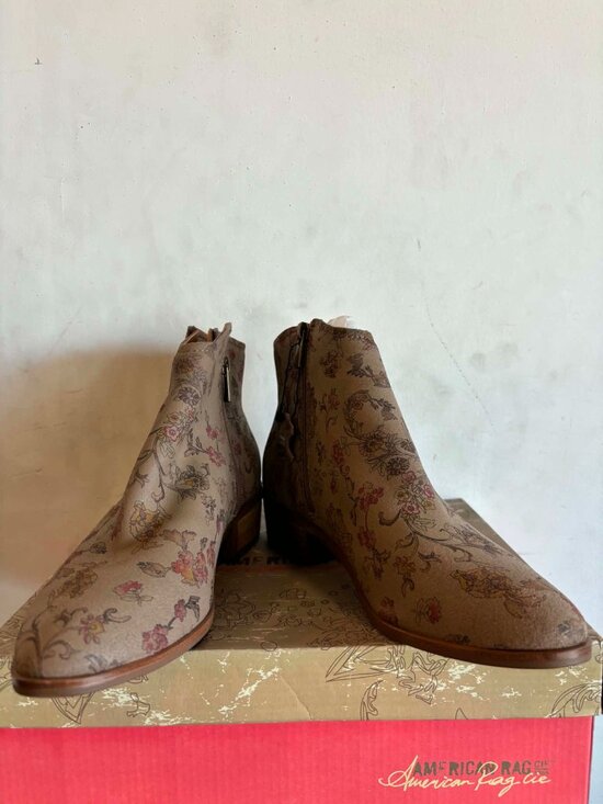 American Rag Jolenel - Jolenel Model (Taupe Floral) Women\'s Size 8.5 - P1